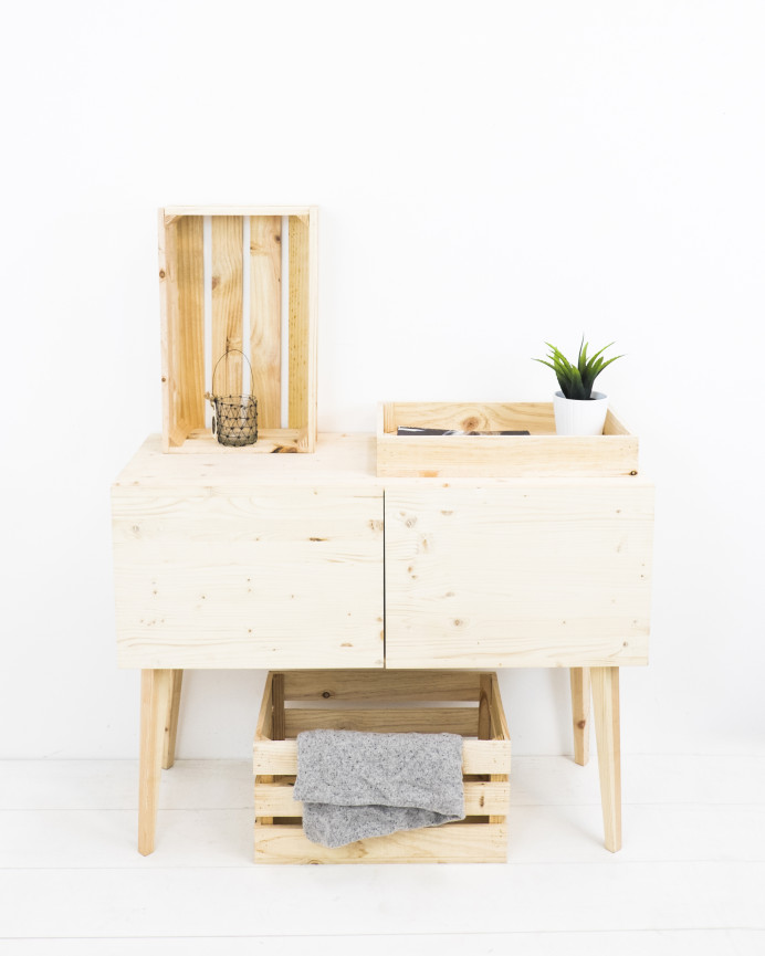 Caja de madera maciza en tono natural mediana