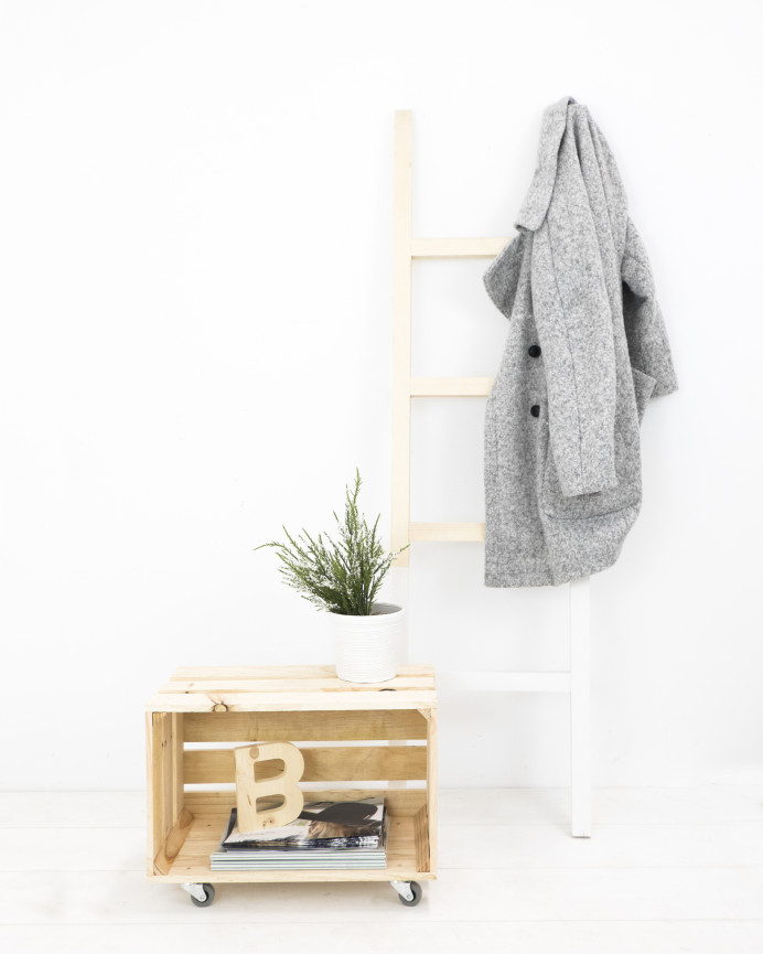 Caja grande de madera maciza en tono natural con Ruedas Horizontal 49x25,5x30,5cm