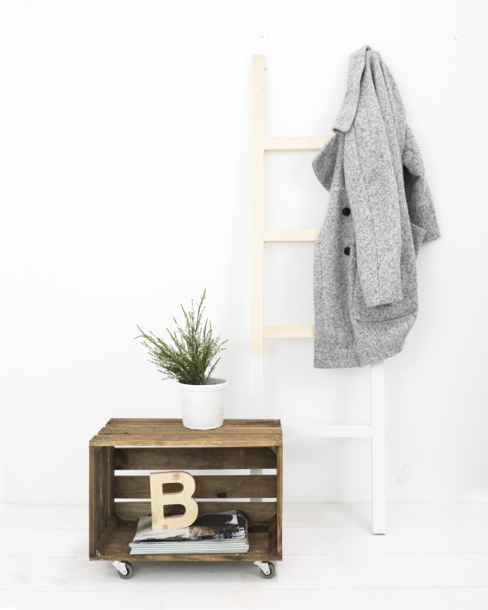 Caja grande de madera maciza en tono roble oscuro con Ruedas Horizontal 49x25,5x30,5cm