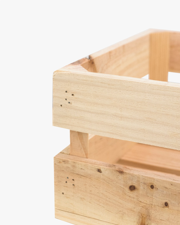 Caja de madera maciza en tono natural mediana