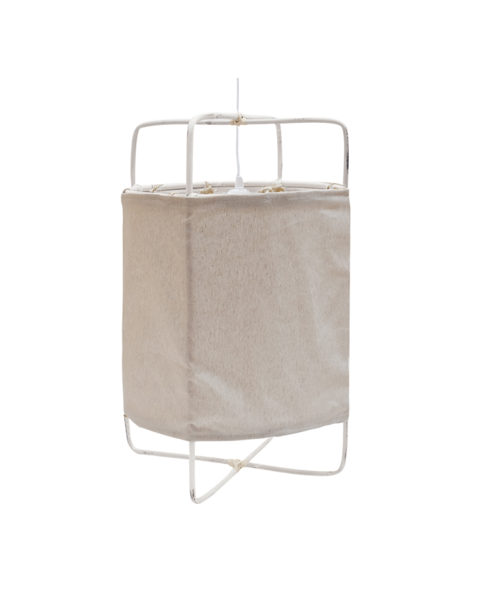 Deckenlampe aus Bambusstruktur und Lampenschirm aus Polyester- und naturbelassenem Leinenstoff hergestellt.