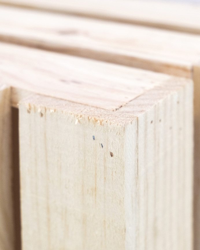 Taburete de madera maciza en tono natural 30,5x49x26,5cm
