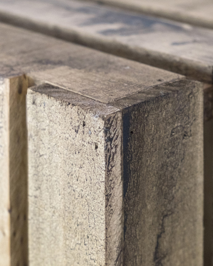 Taburete de madera maciza en tono roble oscuro 30,5x49x26,5cm