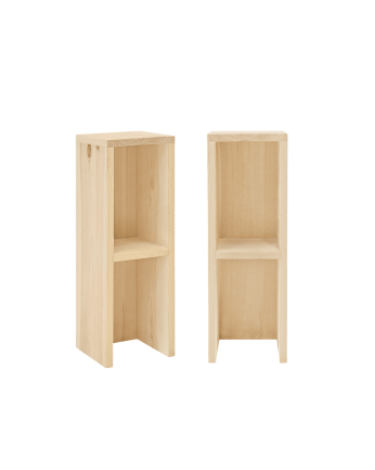 Verpacke 2 massive Holz-Nachttische oder Beistelltische in natürlicher Farbe 60x20cm.