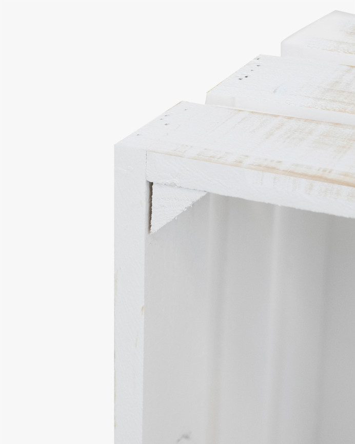 Caja elaborada con madera de pino gallego.