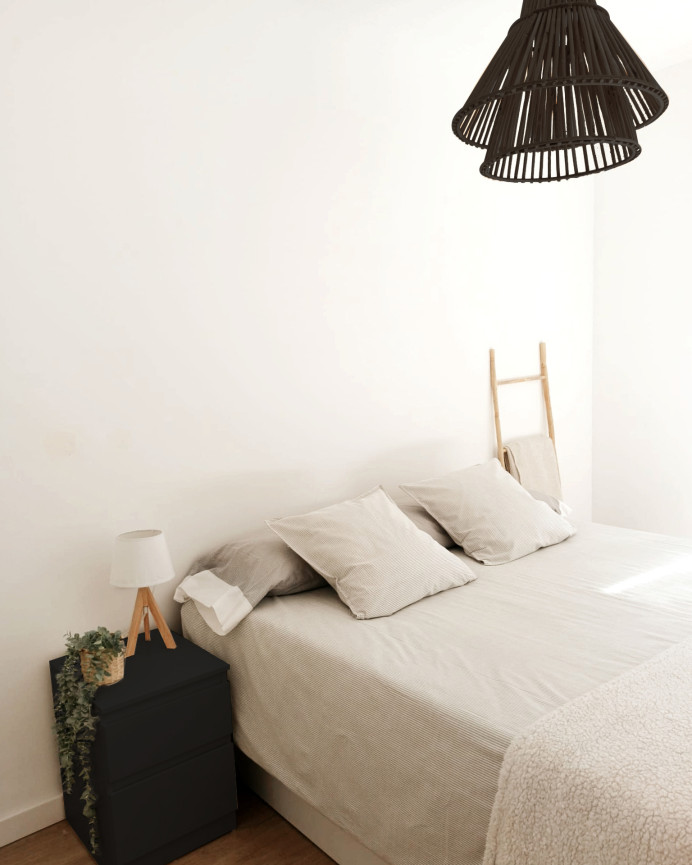 Schwarzer 47x58cm-Rattan-Deckenleuchter.