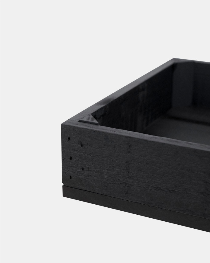 Caja pequeña de madera maciza tono negro 49x30,5x7,5cm