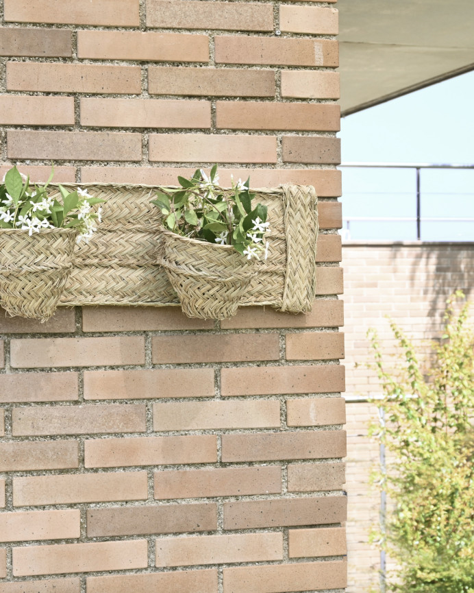 Doppelter horizontaler Wand-Blumentopf aus natürlichem Espartogeflecht und Holzgestell, 75x22 cm.