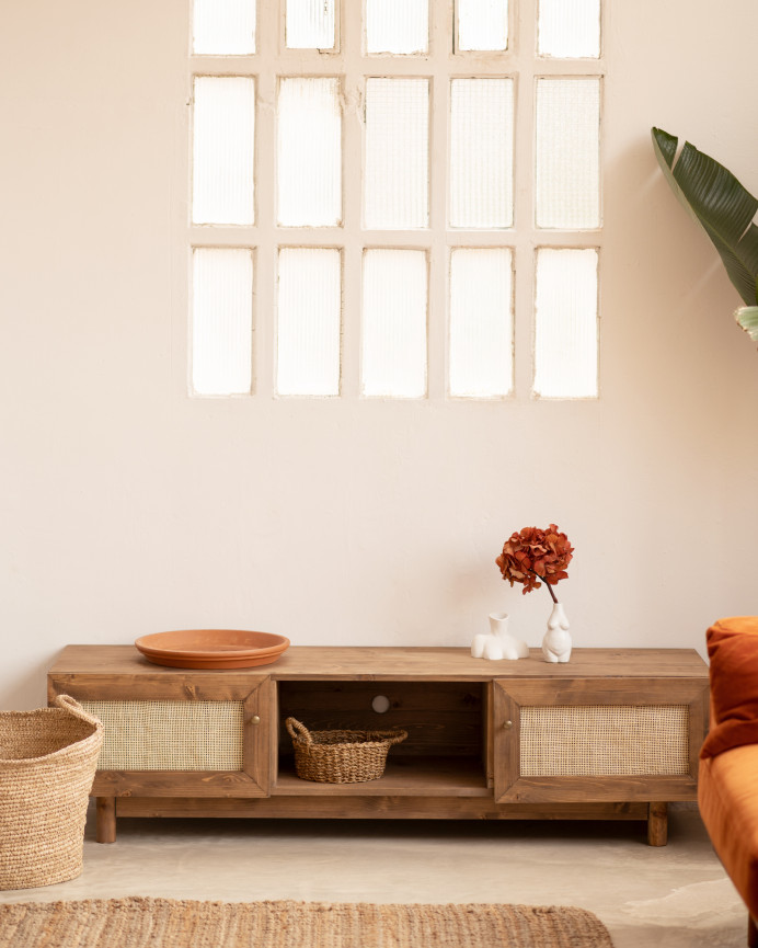 TV-Möbel aus Massivholz und Rattan mit 2 Türen in dunklem Eichenholzton, 150x40 cm.