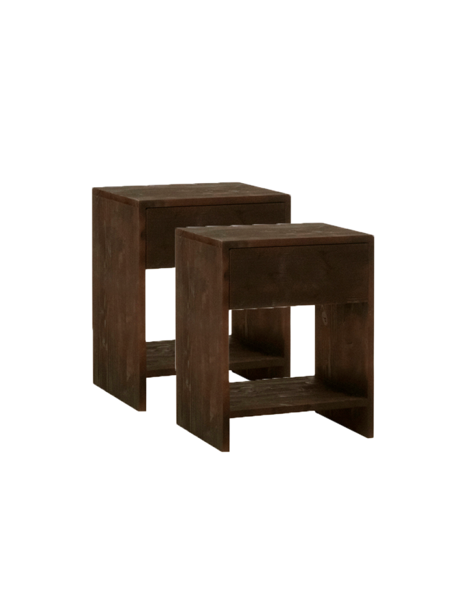 Set aus 2 massiven Holztischen mit einer Schublade in Walnussfarbe in verschiedenen Größen.