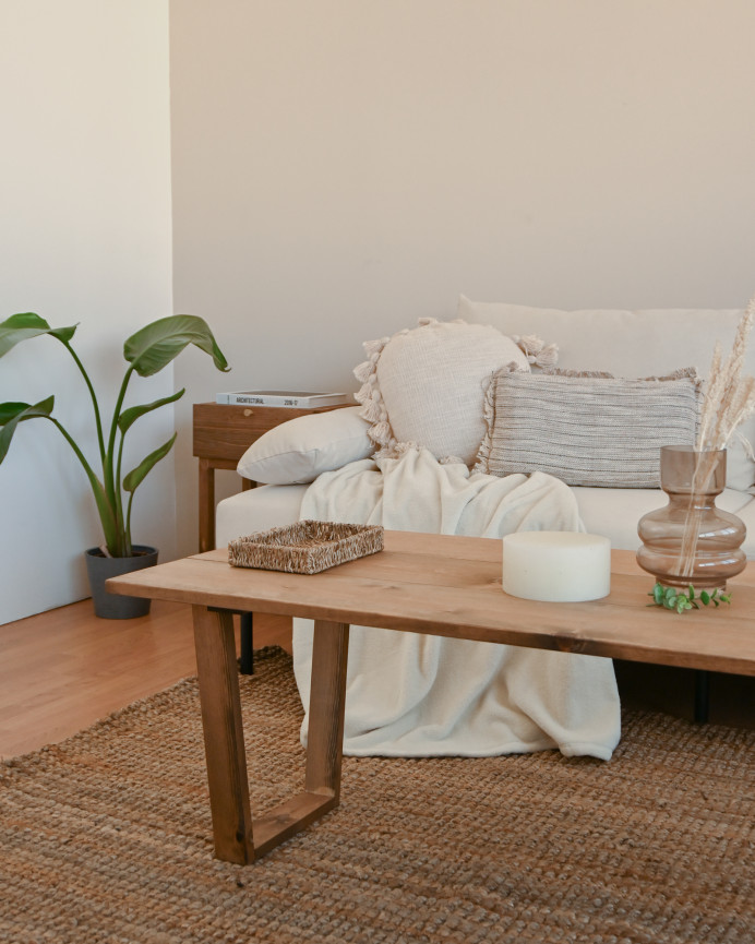 Massiver Holz-Couchtisch in dunkler Eiche, 120x60cm.