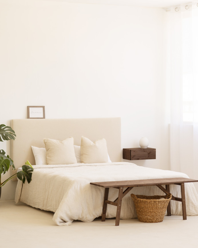 Massivholz-Hocker in Nussbaumton, 120x45cm