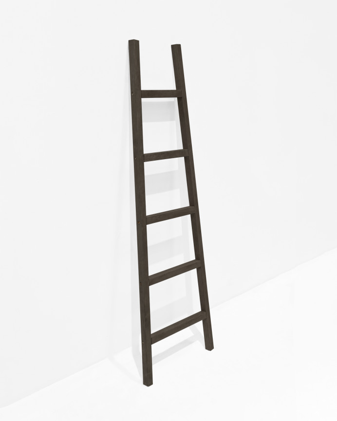 Escalera de madera maciza en tono negro de 150x50cm