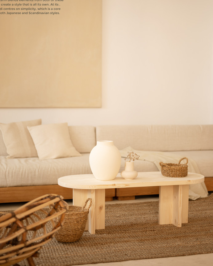 Massiver Holztisch im Naturton von 120x50cm