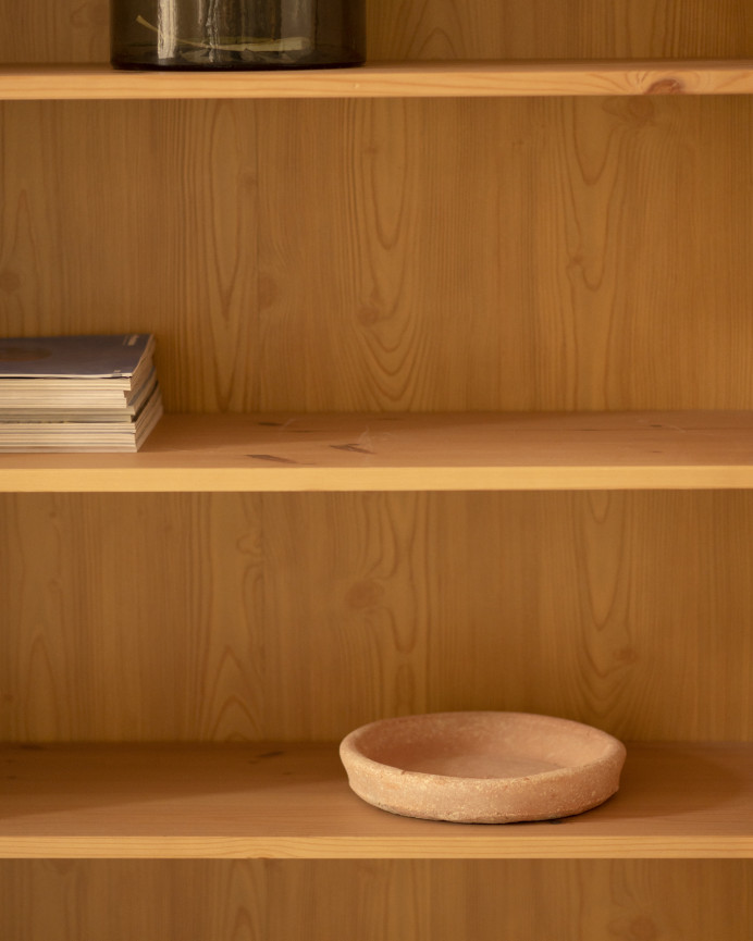 Naturton-Teller aus 20 cm Ton.