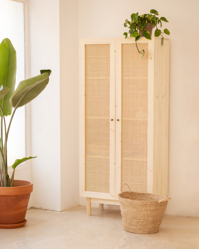 Schrank aus Fichtenholz und Rattan-Rattangewebe, Maße 180x80cm.