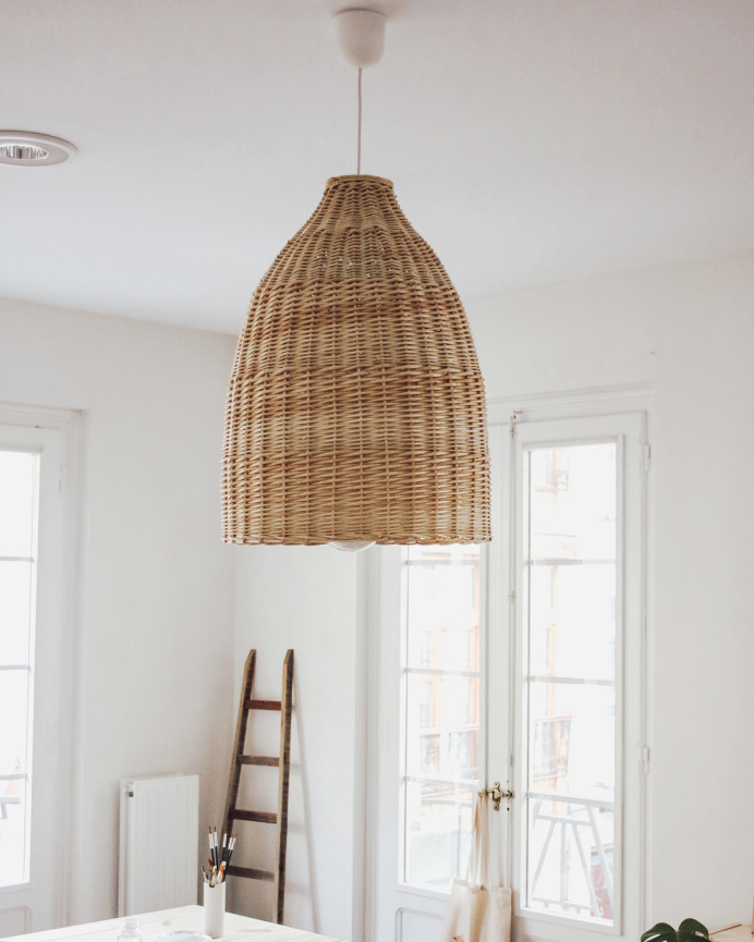 Deckenlampe aus naturfarbenem Weidenkorb, 65x45cm.