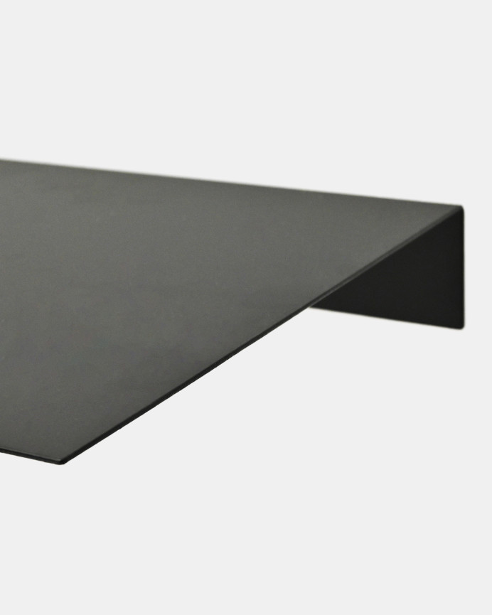 Regal aus 100% recyceltem Stahl in Schwarz, 4x50cm.