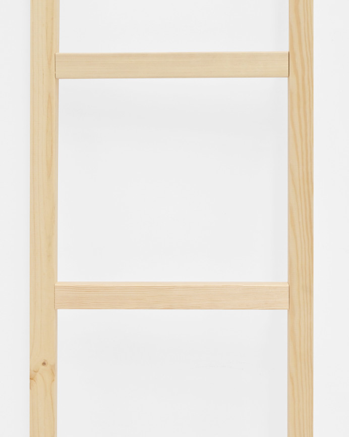 Massive Holztreppe in natürlicher Farbe von 150x41cm.