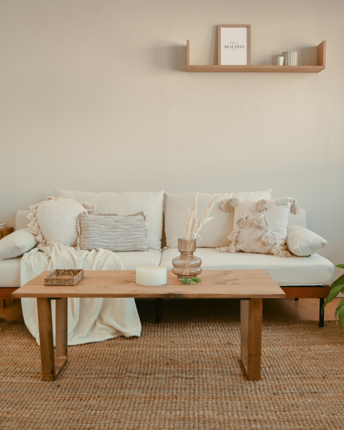 Massiver Holz-Couchtisch in dunkler Eiche, 120x60cm.