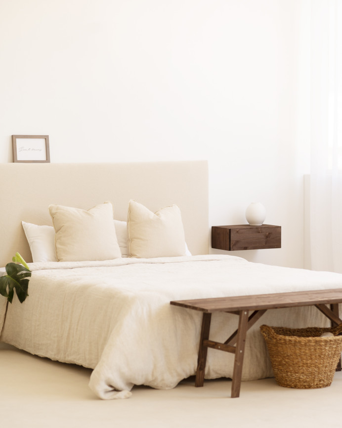 Massivholz-Hocker in Nussbaumton, 120x45cm