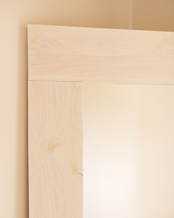 Holzoptik-Spiegel in massiver weißer Farbe, 165x65 cm.