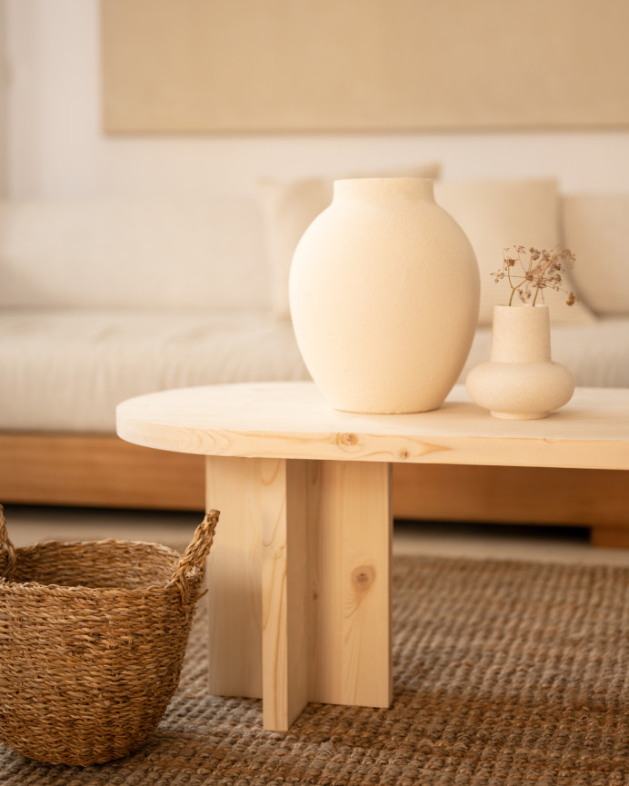 Massiver Holztisch im Naturton von 120x50cm