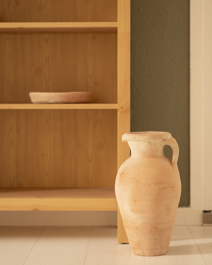 Naturton-Teller aus 20 cm Ton.