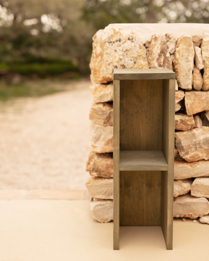 Nachttisch oder Beistelltisch Massivholz in grünem Farbton von 60x20cm.