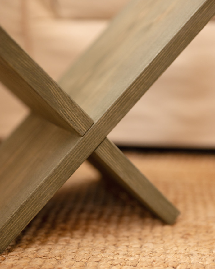 Revistero de madera maciza en tono verde de 30x40cm