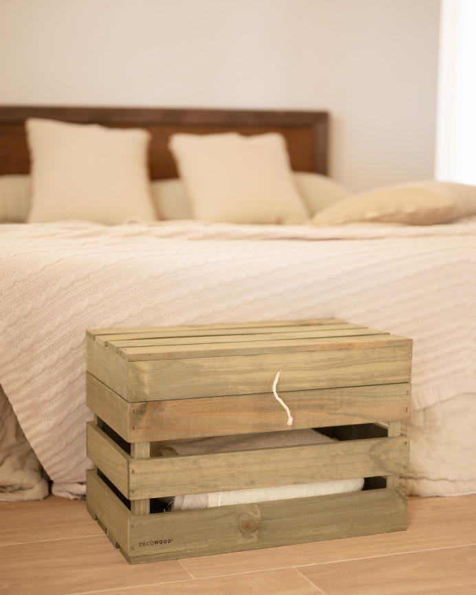 Baúl de madera maciza en tono verde de 39x33x30,5cm