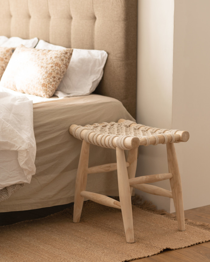 Hocker Aus Holz und Polsterung, 45x45cm