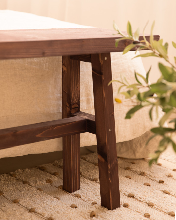 Massivholzhocker in Nussbaumfarbe, 100x50 cm.