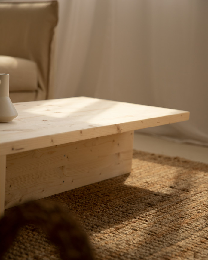 Massiver Holz-Couchtisch in natürlicher Farbe von 124x27cm.