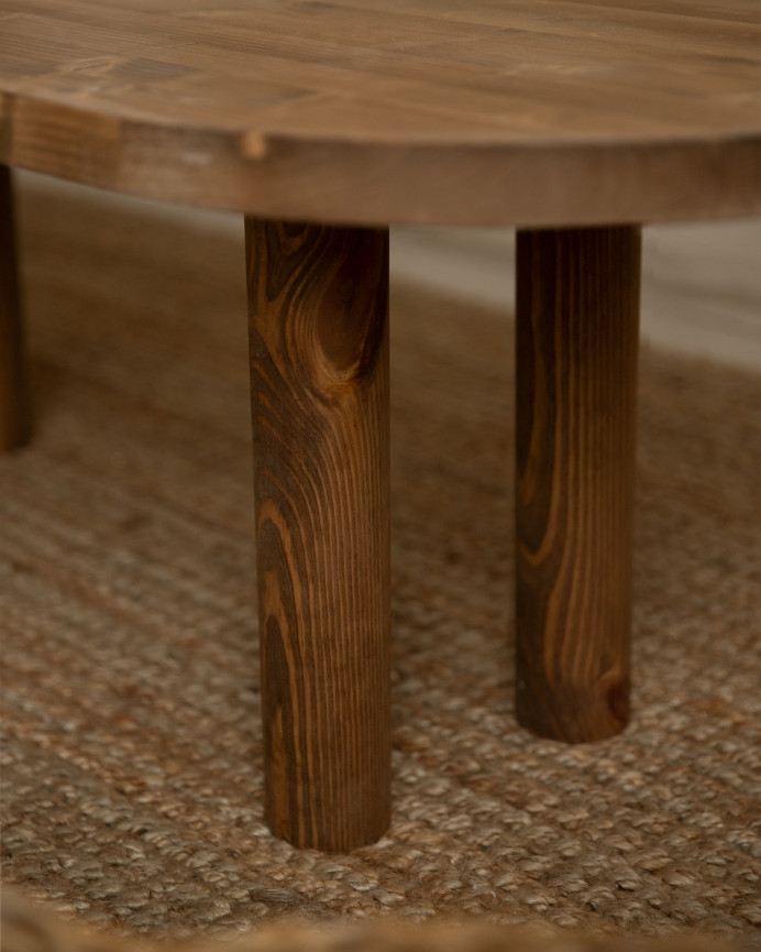 Ovaler Massivholz-Couchtisch in dunklem Eichenton, 40x120cm