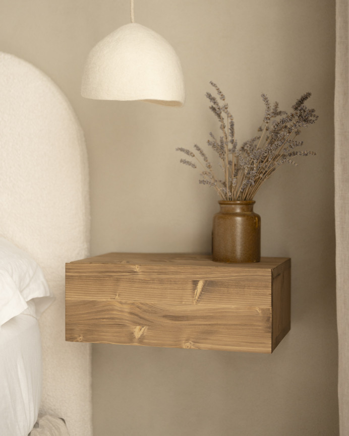Nachttisch aus massivem Holz in dunklem Eichenholzton von 40cm schwebend.