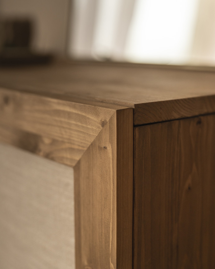 Massives Holz-Sideboard mit Leinengewebe und 2 Türen in dunklem Eichenholzton, Maße 100x80 cm.