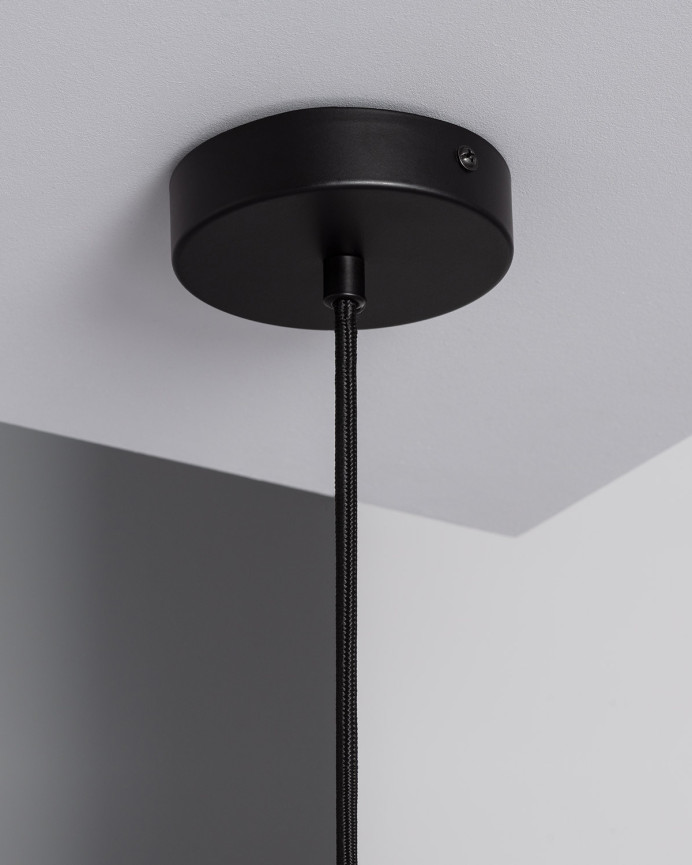 Deckenlampe mit Geflecht aus natürlicher Hanfseil.