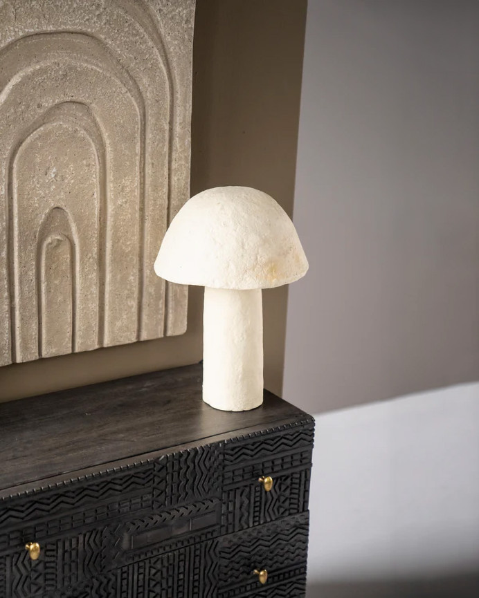 Papiermaché Tischlampe in Weiß mit den Maßen 45x30cm
