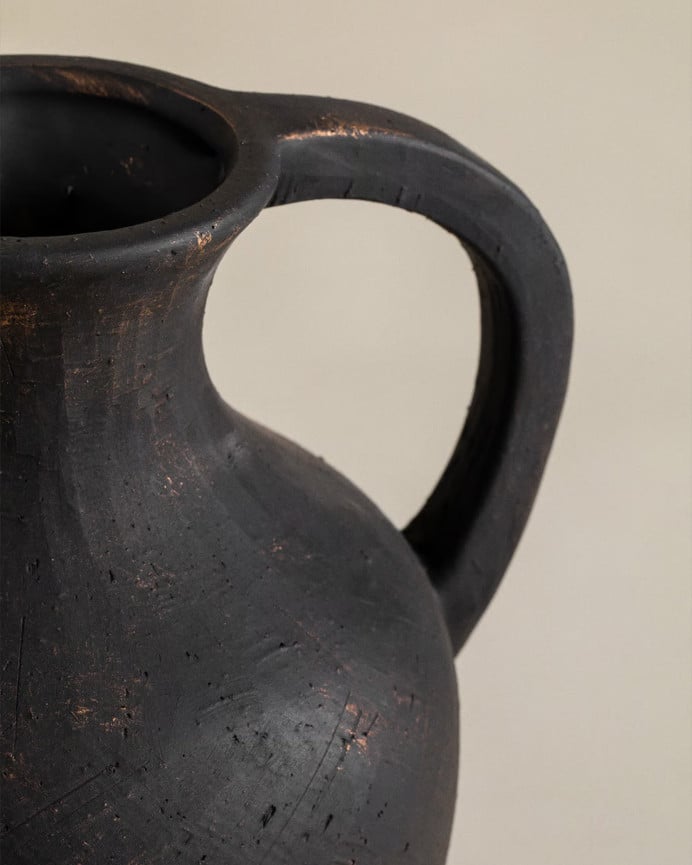 Schwarze Keramikvase, 25x21 cm.