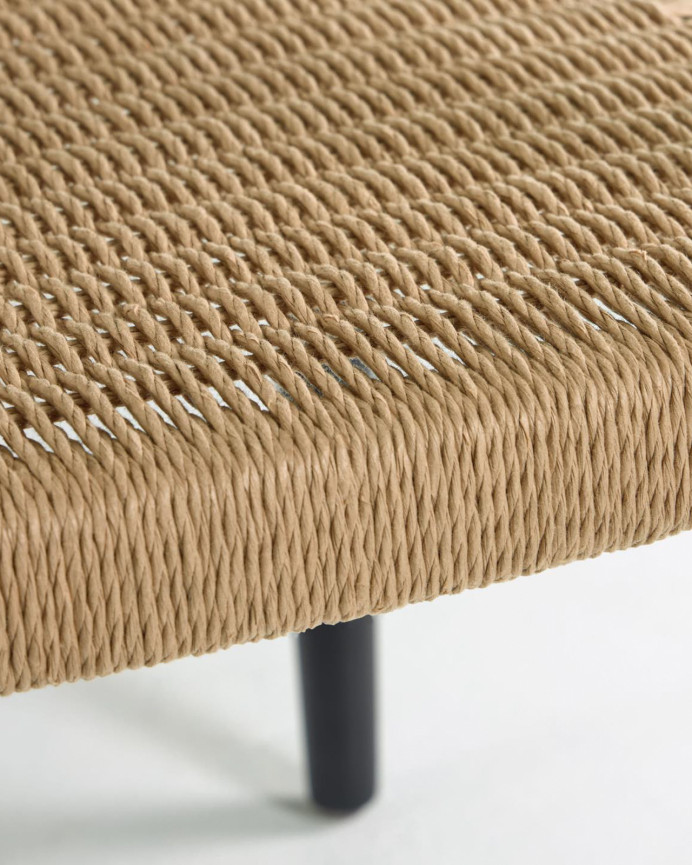 Stühle mit einer Eukalyptusholzstruktur und einem naturfarbenen Kordelsitz von 77x50cm.