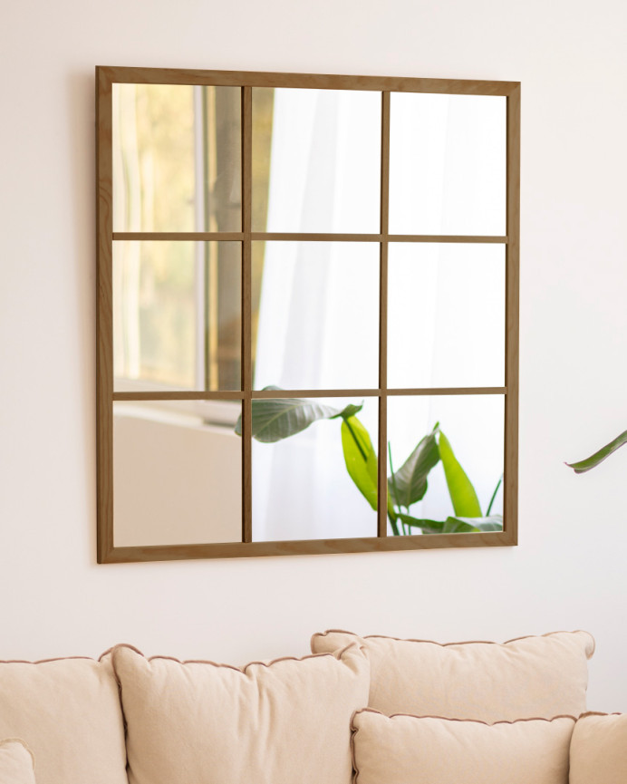 Quadratischer Wandspiegel in Fensterform aus dunklem Eichenfurnierholz, 90x90 cm.