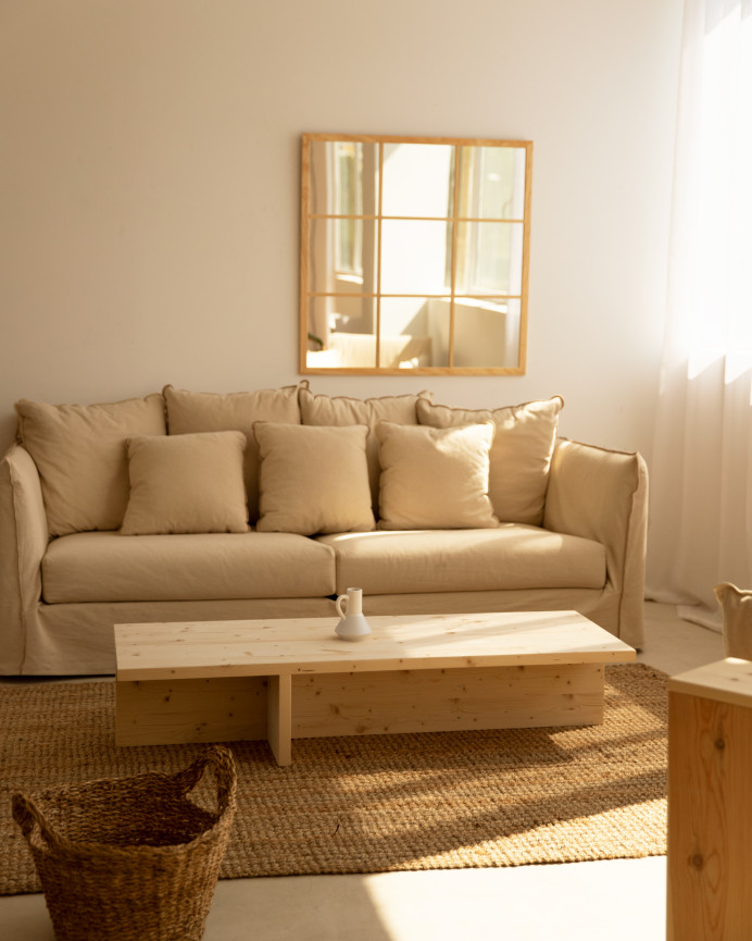 Massiver Holz-Couchtisch in natürlicher Farbe von 124x27cm.