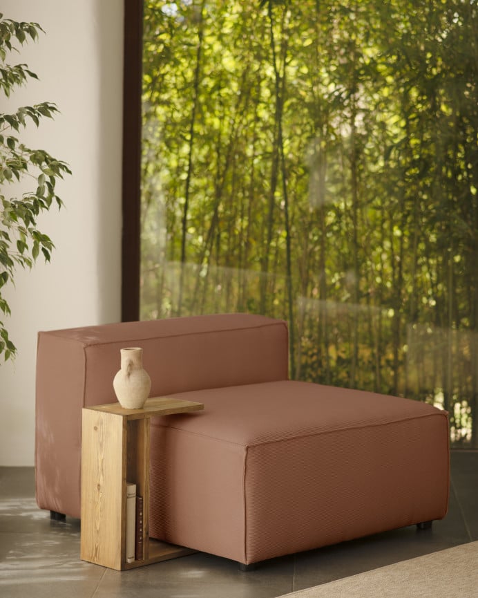 Samtsofa in Korallenfarbe, 110x90cm.