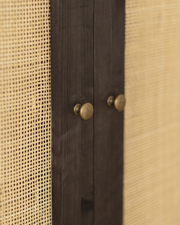 Massivholzschrank mit Rattanflechtwerk in schwarzem Farbton, 180x80cm.