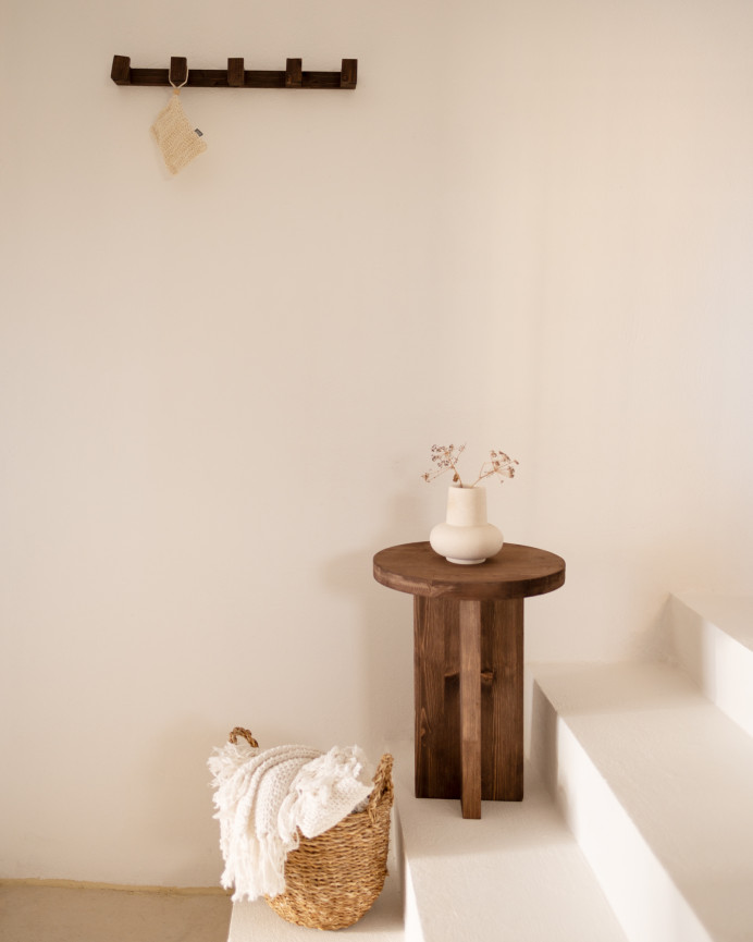 Massiver Holzhocker in Nussbaumfarbe, 45x35cm.