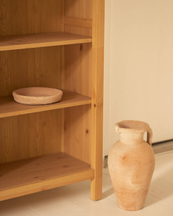 Naturton-Teller aus 20 cm Ton.