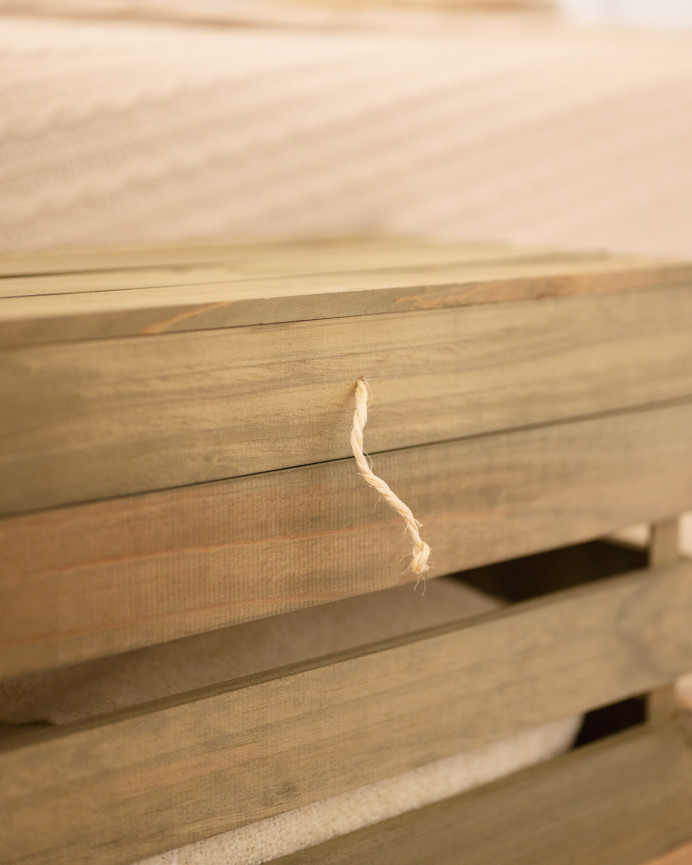 Baúl de madera maciza en tono verde de 39x33x30,5cm