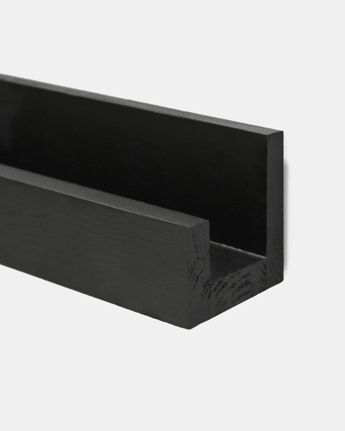 Pack 2 schwebende massive Holzregale in Schwarz in verschiedenen Größen.