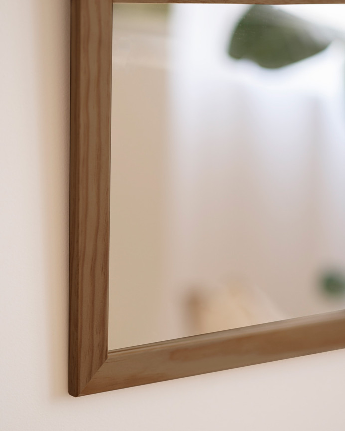 Rechteckiger Wandspiegel im Fensterstil aus dunkelroher MDF-Holz in den Maßen 90x60cm.